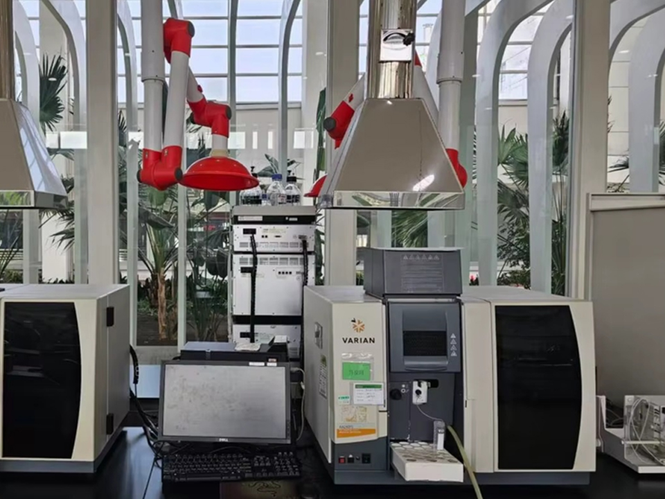 Botanical extract Certificate of Analysis review for batch specifications, quality testing, and bulk ingredient procurement.